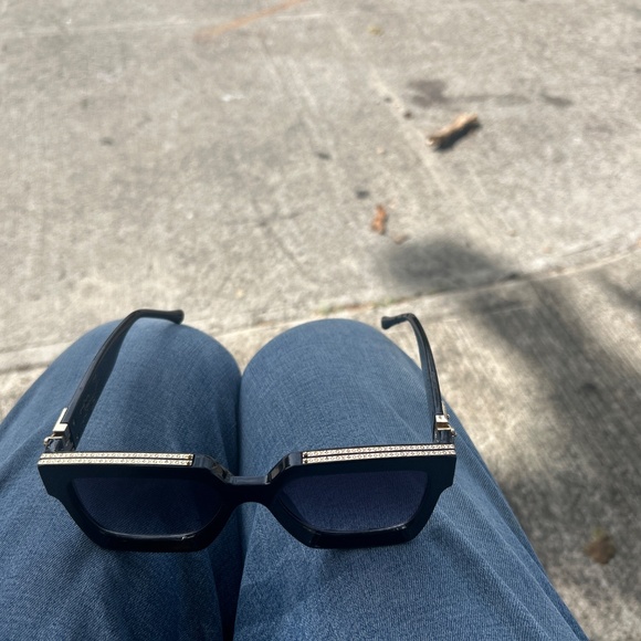 Louis Vuitton millionaire Sunglasses - Picture 2 of 4